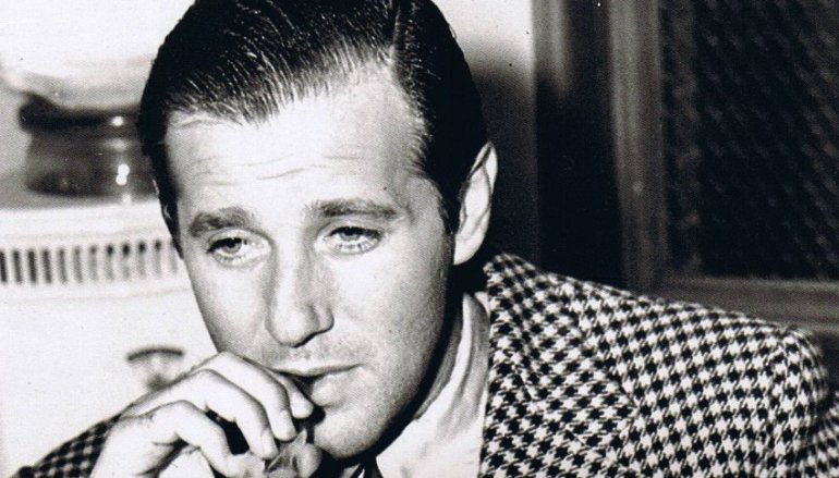 Bugsy Siegel mit einer Zigarre